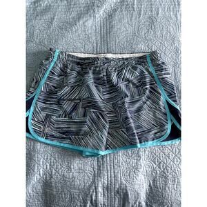 Women Under Armour Shorts Size Medium Pre Owned